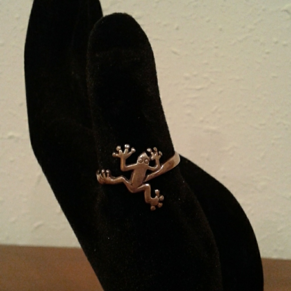 Sterling silver frog ring